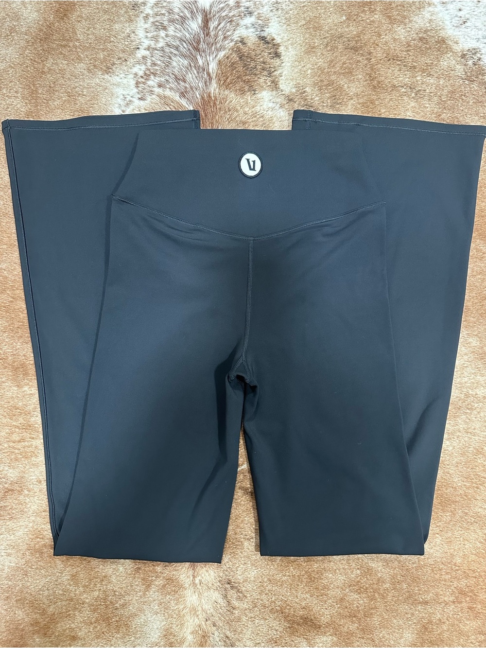 Vuori Chilled Out Bootcut Leggings, Discontinued Style
